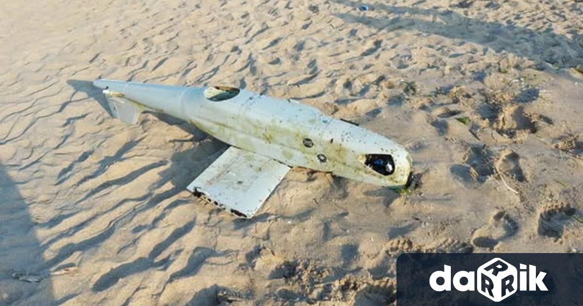 Военен дрон е изхвърлен от морето на плажа Хармани край