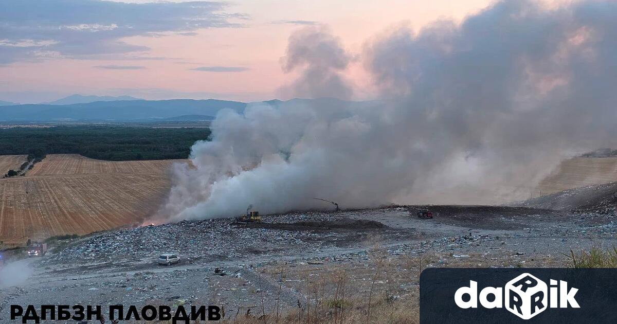 Пожар на сметището в Шишманци четири екипа огнеборци на мястоТази