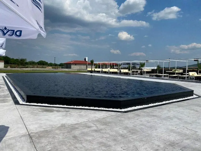 Дете е ударено от ток край басейн в Сливенско