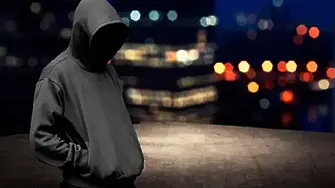 Издирват трима от „Наглите”