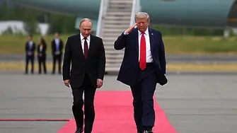 С ръкостискане започна срещата между Доналд Тръмп и Владимир Путин