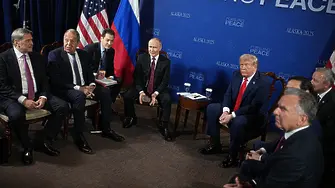 Кой стои на масата за преговори?