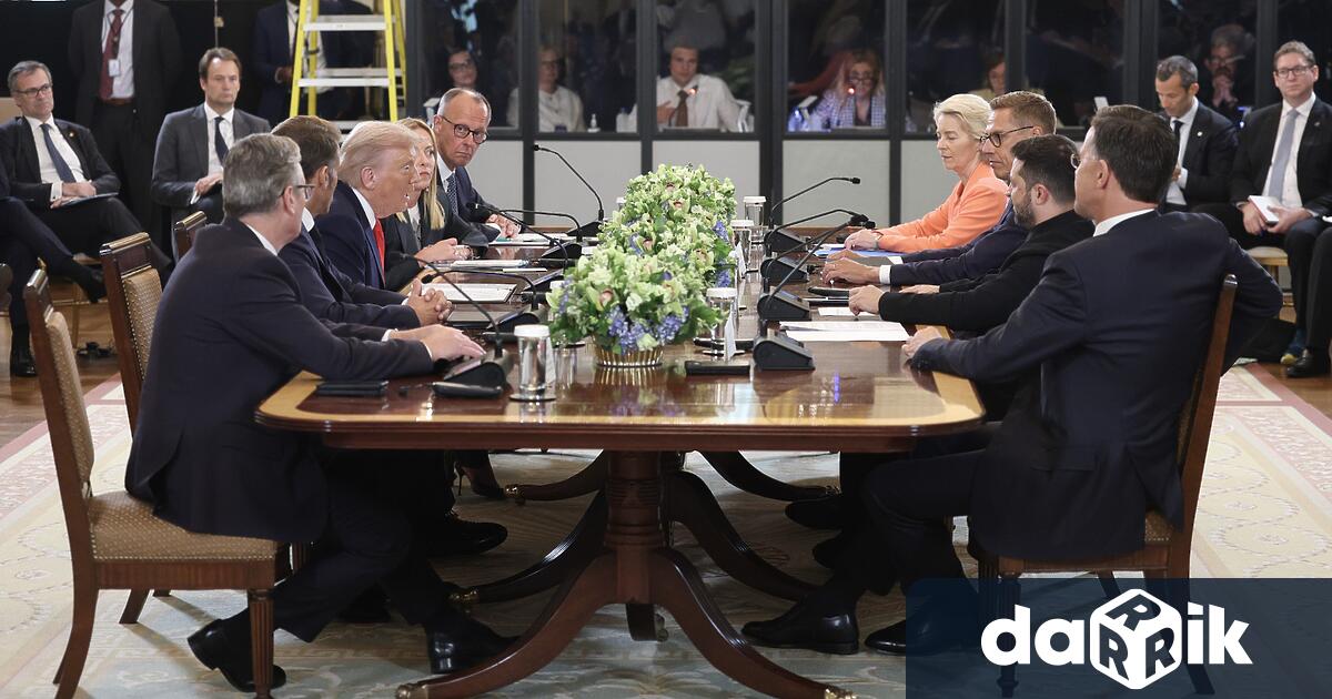 Американският президент Доналд Тръмп разговаря при закрити врати с европейски