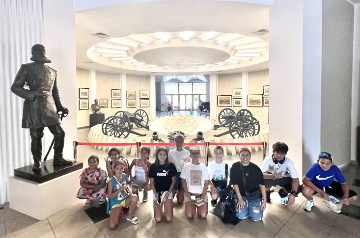  Деца от Левски гостуваха на Военно окръжие - I степен Плевен. 