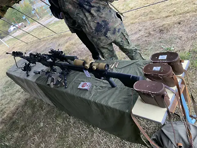 Претърсват търговци на оръжие у нас