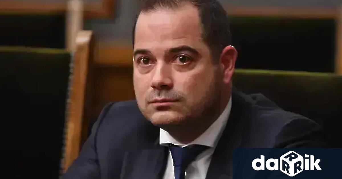 Президентът Румен Радев превърна НСО във финансирана от бюджета таксиметрова