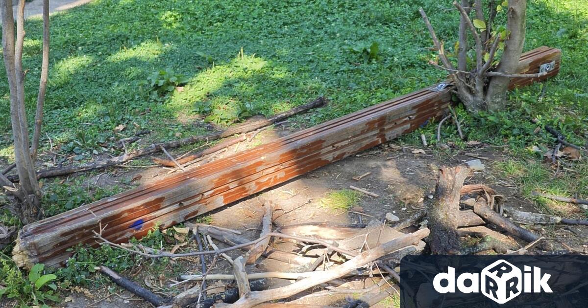 В резултат на поредно вандалско посегателство част от елементите на