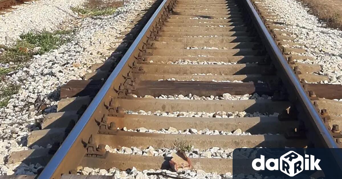 Продължава изтеглянето на дерайлиралите цистерни край симеоновградското село Пясъчево Около