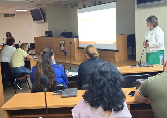 Проблеми в общинската образователната система обсъдиха на обща среща директори на училища, синдикати, Регионално управление на образованието и местната власт