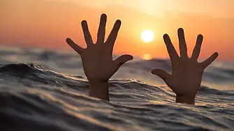 Двама мъже се удавиха в морето край Ахтопол и Свети Влас