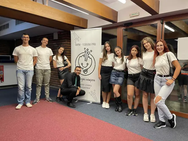 Театралната трупа „Свободни електрони“ с премиерно представление на Международния ден на младежта