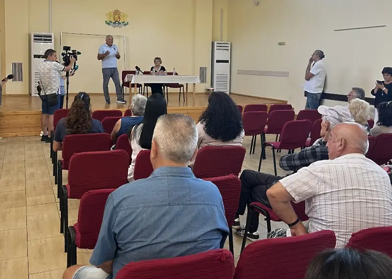 Първият информационен ден от кампанията на „Български пощи“ за обмяната на левове в евро в пощенските станции се проведе в с. Бели Извор