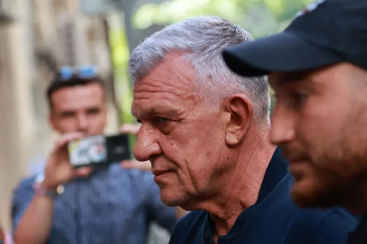 Паскал e в Антикорупционната комисия