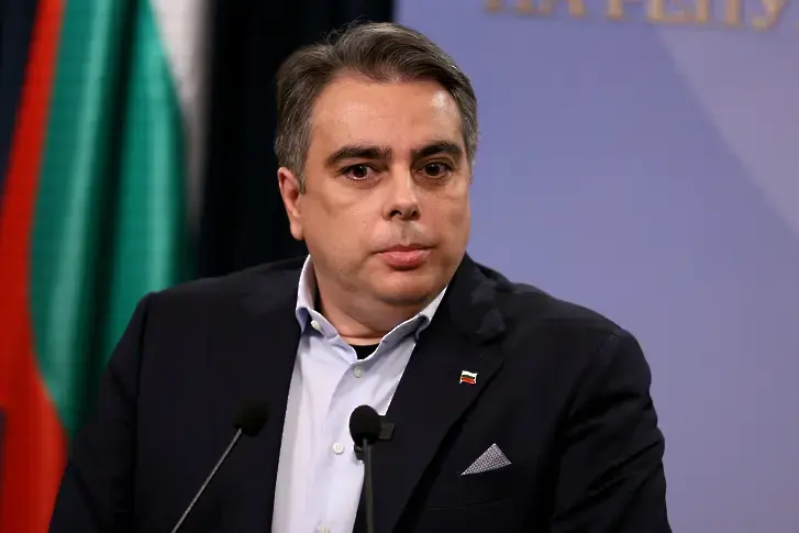 Василев: За последните 6 месеца е изтеглен по-голям държавен дълг спрямо миналите 3 години