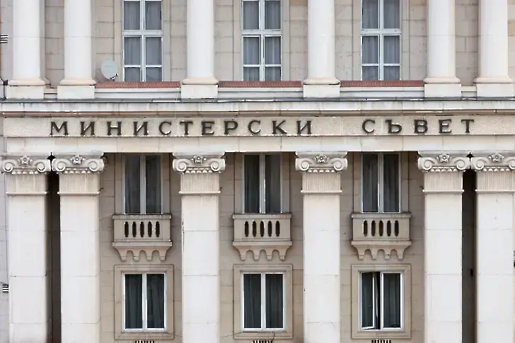 Двама министри на инспекции