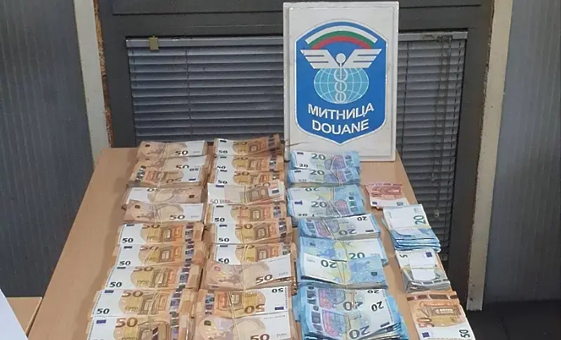 102 000 евро задържаха в камион на „Капитан Андреево“