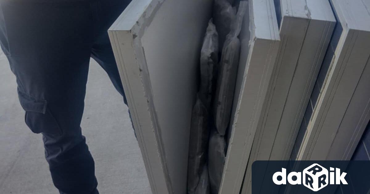 Газова бутилка и соларни панели са сред местата на които