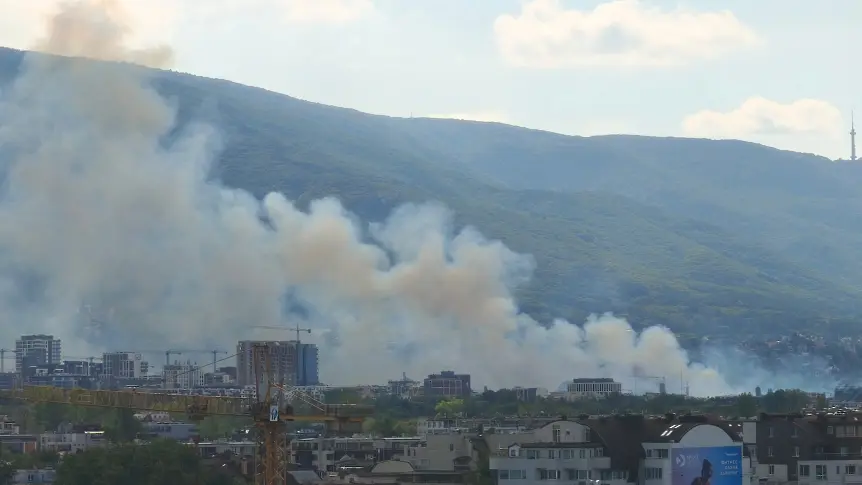 Пожар избухна в столичния квартал „Кръстова вада”