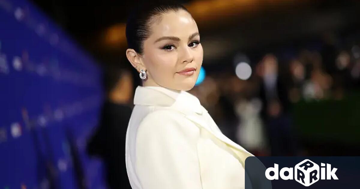 Селена Гомес беше заснета на борда на луксозната яхта Селена