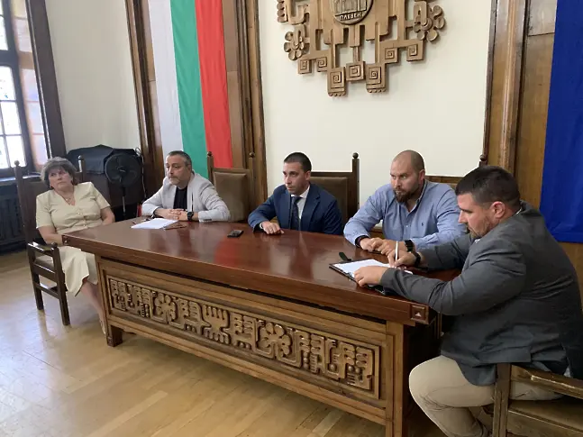  Мерки за естествена работа на детските и обществени заведения в изискванията на водна рецесия разискаха на среща в Община Плевен 