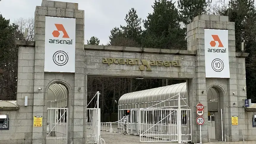 Пострадалият мъж при инцидента в завод „Арсенал“ е в критично състояние