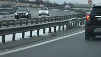 Започват дейности по отводняване на участъци по автомагистрала "Струма", АПИ апелира за внимателно шофиране