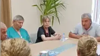 Протестиращи нахлуха в болница "Канев" в Русе