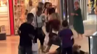Жени се сбиха в търговски център в София пред очите на деца (ВИДЕО)