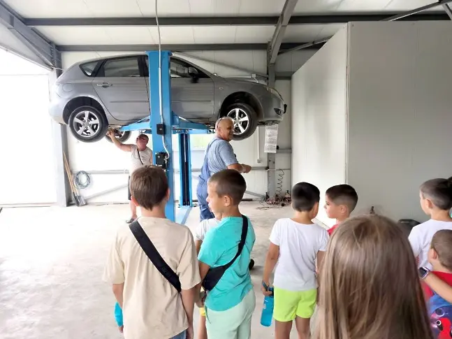  Лятната занималня в с. Козар Белене - време за просвета, творчество, развлечения и занимания 