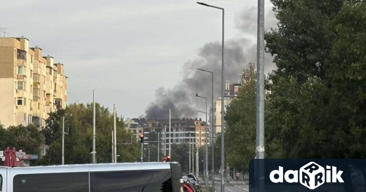 Пожар се разрази между столичните район Връбница и квартал Обеля
