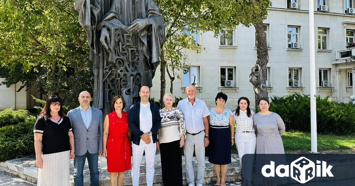 С дълбоко признание и уважение Община Враца изпрати символично водещите