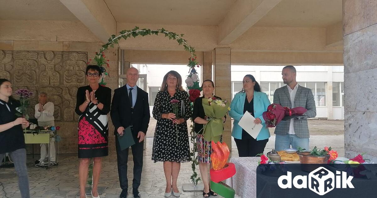 Официалното тържество по откриване на новата учебна година бе вчера Сред