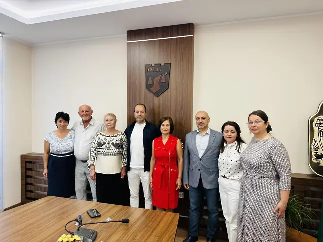 Община Враца изпрати символично водещите директори на четири емблематични учебни заведения в града