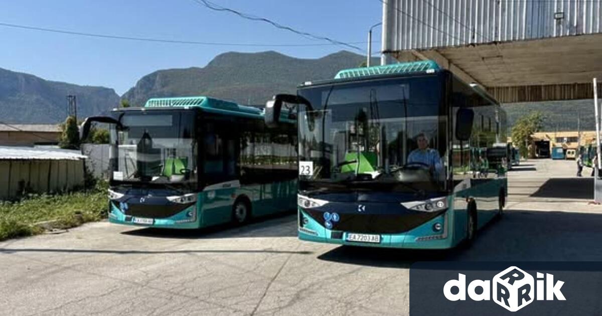 От днес чисто нови електробуса обслужват линиите до селата на