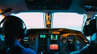 Разговор между контролната кула и екипажа на самолета на Урсула фон дер Лайен