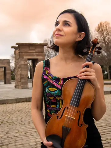  Плевенската филхармония показва концерт от поредицата „ Плевенчани от международната сцена “ със солист виртуозната цигуларка Гергана Гергова 