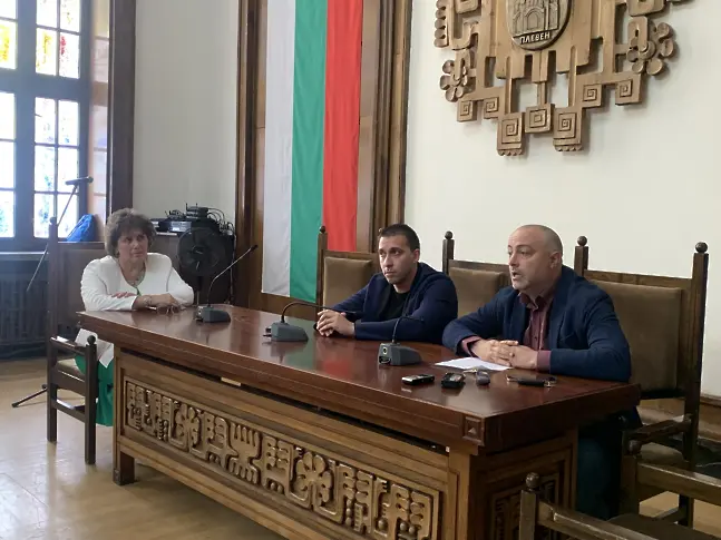  Осигуряването на присъствено образование в изискванията на водна рецесия разискаха в Община Плевен шефове на учебни заведения 