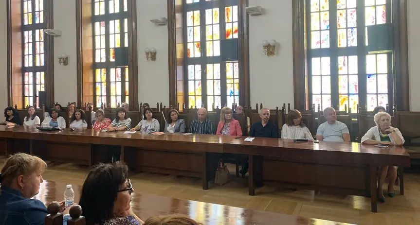 Осигуряването на присъствено обучение в условията на водна криза обсъдиха в Община Плевен директори на училища