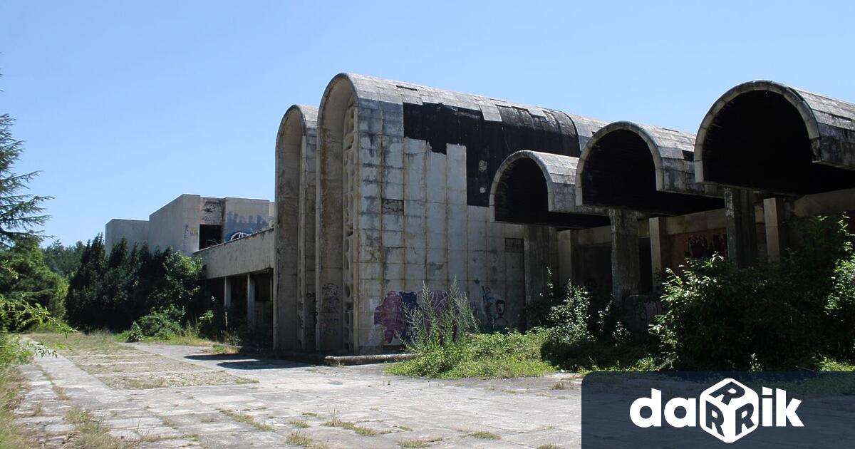 Над 380 декара с плувен басейн кино зала и хотелска част