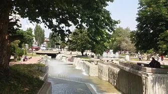 В събота отново ни очаква слънчево време с максимални температури между 33° и 35°