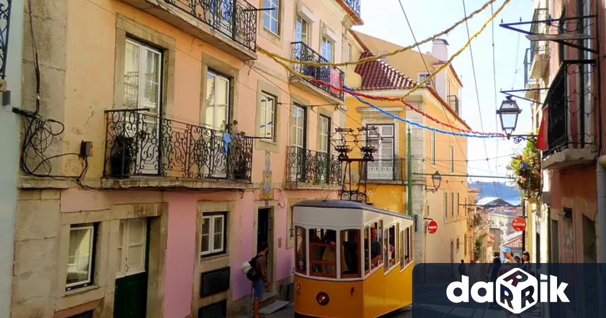 Най малко 15 души загинаха и 18 бяха ранени днес когато