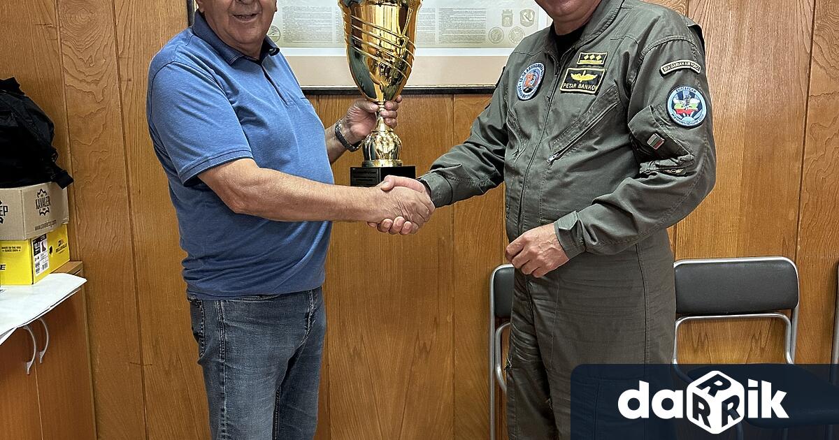 Българската федерация по мотоциклетизъм БФМ отличи с купа командирa на 12 та