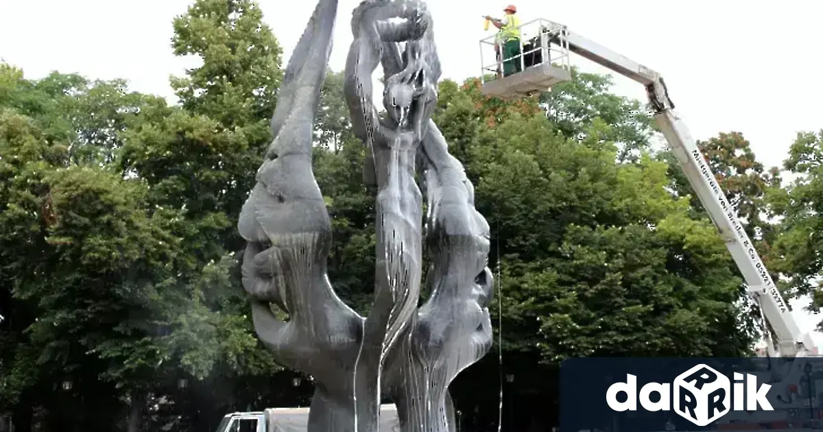 Паметникът на Съединението в Пловдив и едноименният площад където всяка