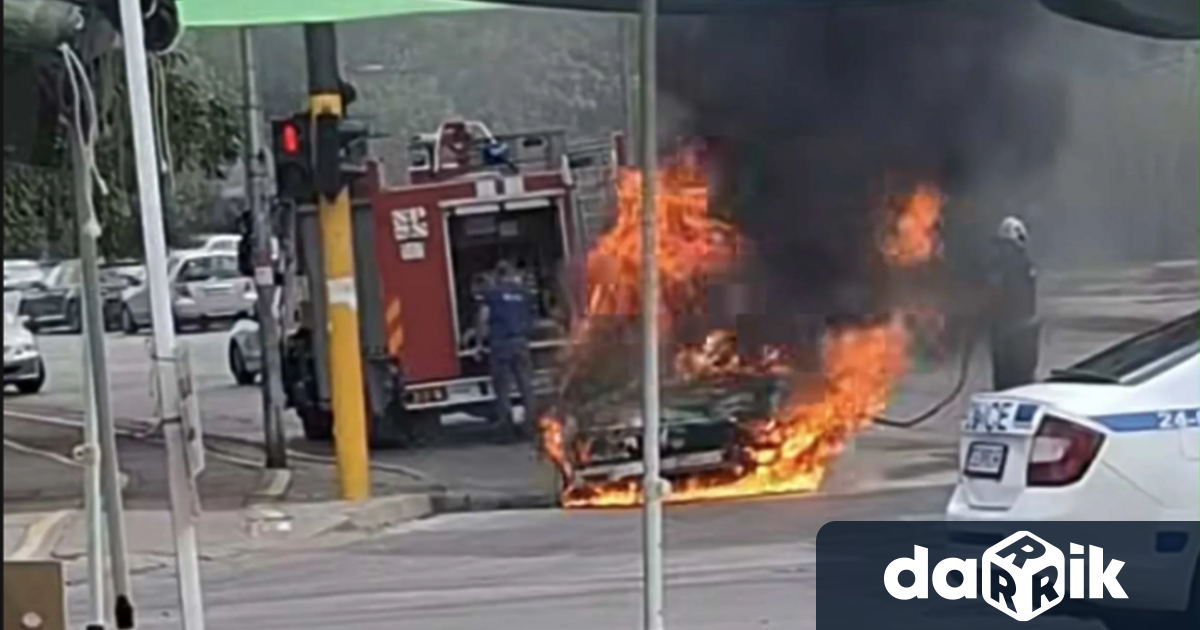 Кола гори в столичния квартал Младост 4 За това алармираха