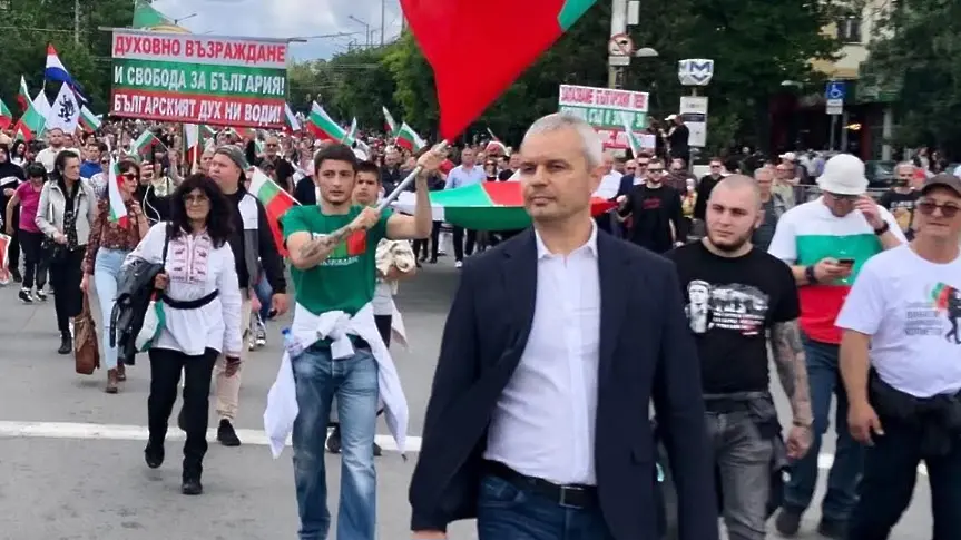 "Възраждане" напусна парламента