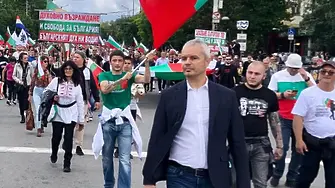 "Възраждане" напусна парламента