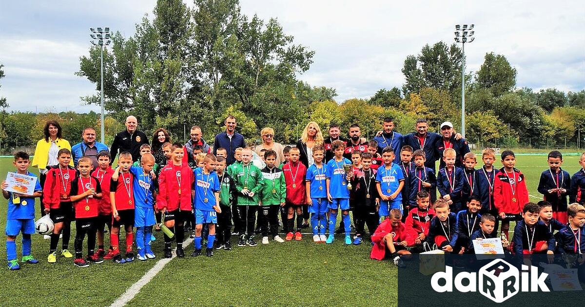 Община Мездра и ОФК Локомотив Мездра организират Десети детски