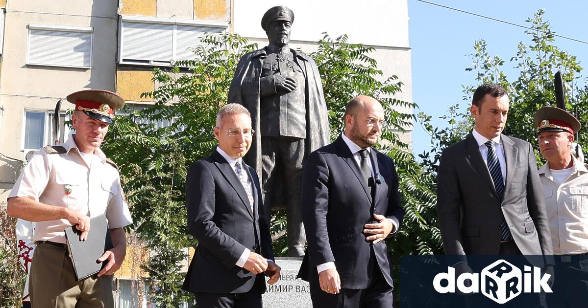 Паметник на ген Владимир Вазов бе открит в София в