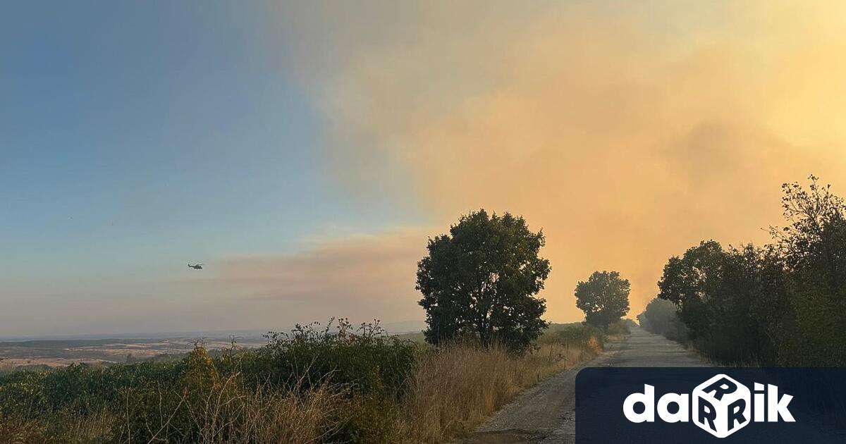 Все още не е напълно локализиран големият пожар в Сакар