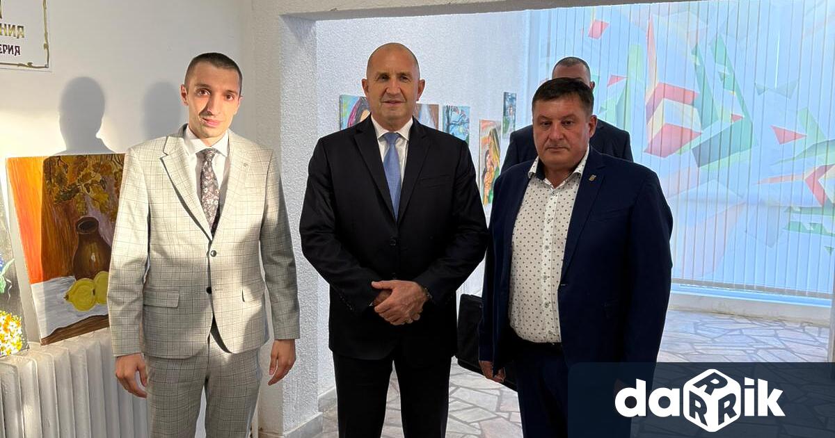 По случай празника на град Гулянци президентът на Република България